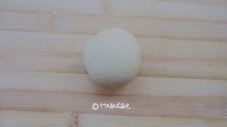 又卷烧饼(家庭版),用虎口收口,收口向下,醒发5分钟。