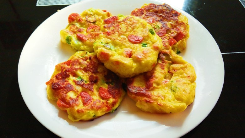 土豆泥火腿鸡蛋饼,外焦里嫩好吃。看了就很有食欲?