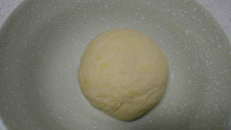 南瓜芽苗菜韭菜鸡蛋饺子,活成光滑的面团,醒面30分钟。