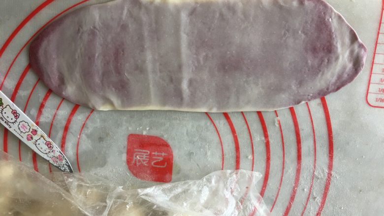 螺旋酥(蛋黄酥),彩色的同样擀开