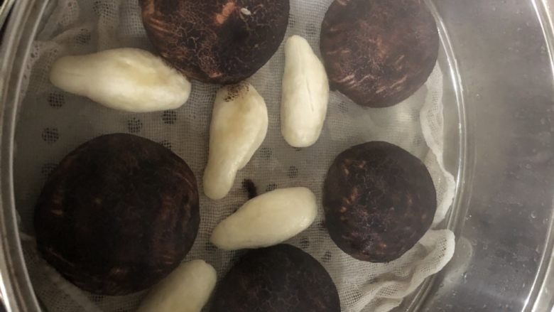 仿真香菇包,水开后蒸15分钟左右,不开盖闷5分钟后即可。