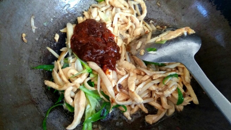 酱香鸡肉,加入两勺海天黄豆酱
