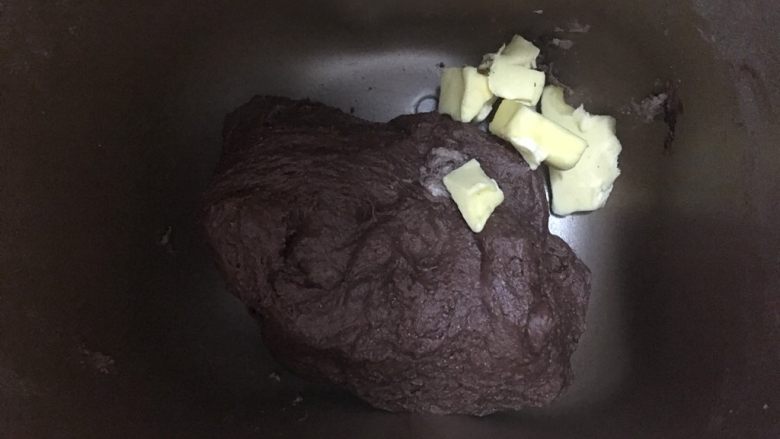 可可麻薯软欧,和面程序30分钟,15分钟时加入黄油