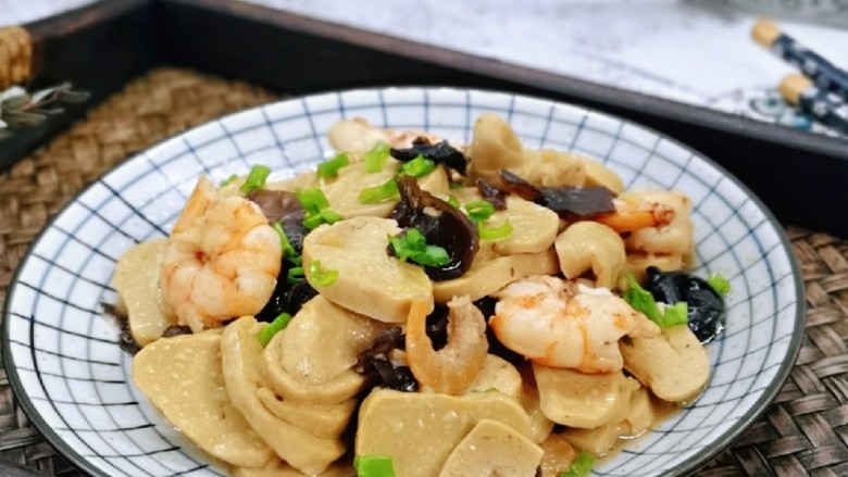 素鸡木耳炒虾仁,特别好吃,无需过多调味,味道特别好。