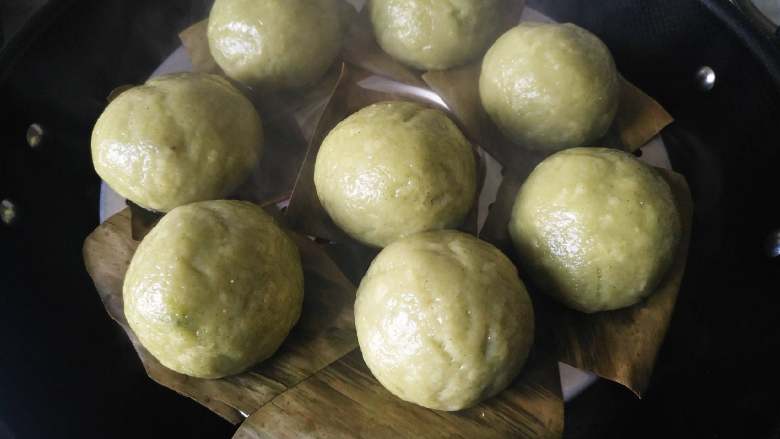 鱼松咸蛋黄馅青团,关火,即可开盖