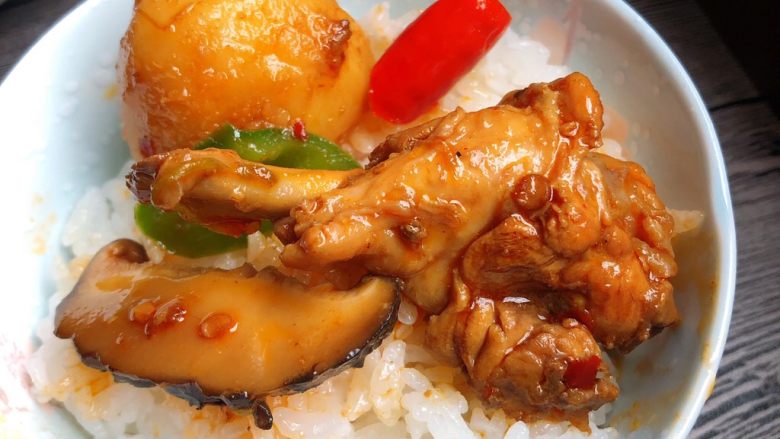 土豆烧鸡,土豆也相当入味啦!