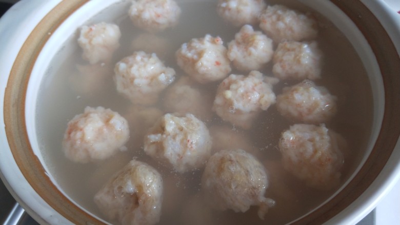虾滑丸菠菜汤,我的虾丸有点多了,也可以在少点。