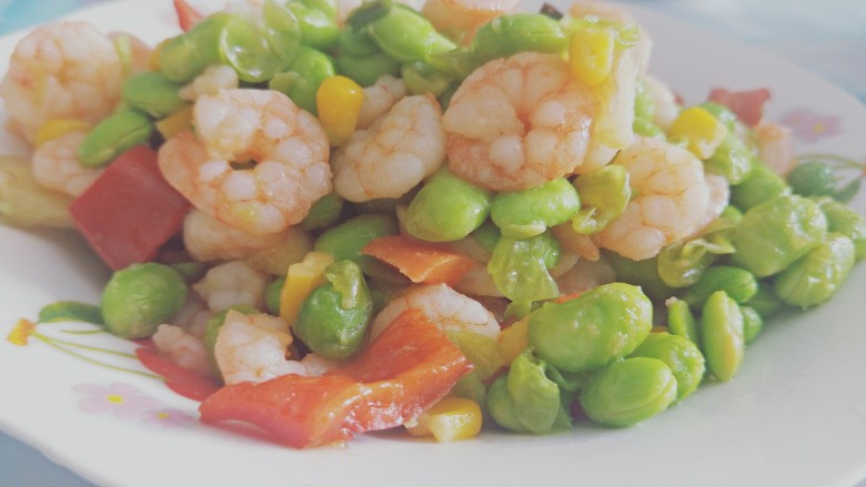 毛豆炒虾仁,是不是看着就想吃啊，很美味，鲜美