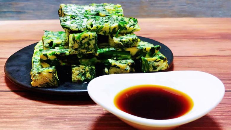 菠菜蒸蛋羹,可以搭配自己喜欢的调味汁蘸着吃