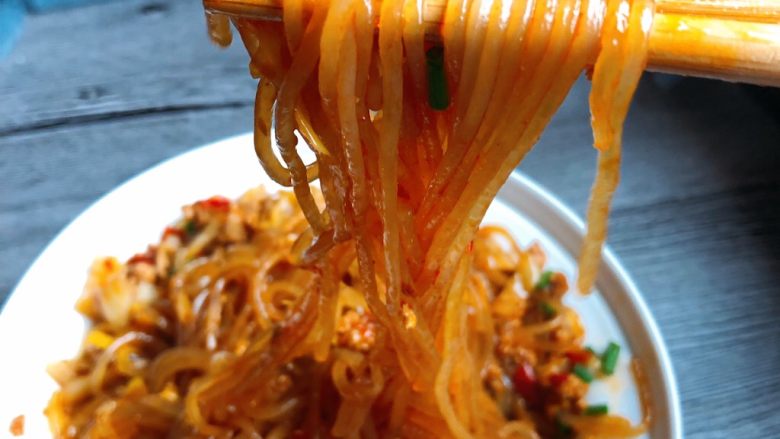 肉末白菜粉丝,来一口?