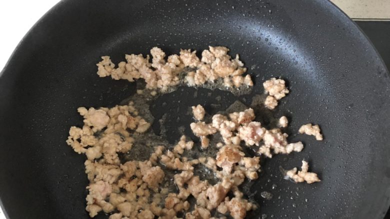 肉末白菜粉丝,炒散,炒变色
