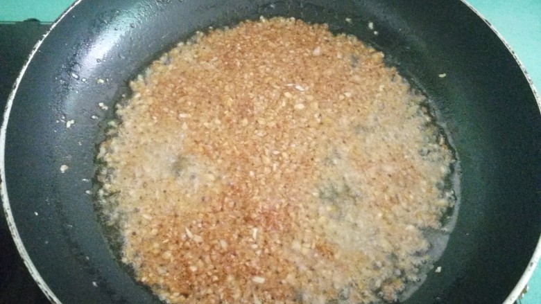 蒜蓉粉丝蒸扇贝(快手版),翻炒均匀