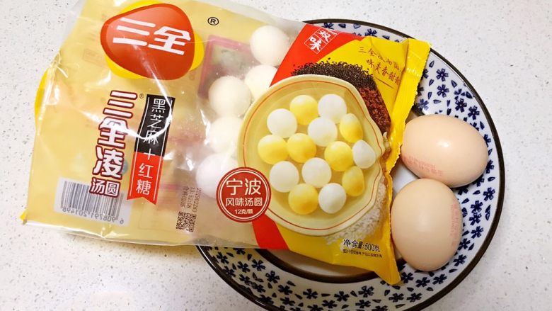 黑芝麻汤圆厚蛋烧,准备食材;汤圆和<a style='color:red;display:inline-block;' href='/shicai/ 9'>鸡蛋</a>