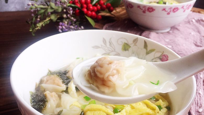 上海三鲜小馄饨,肉馅非常饱满,比外面卖的吃着过瘾好多哦。