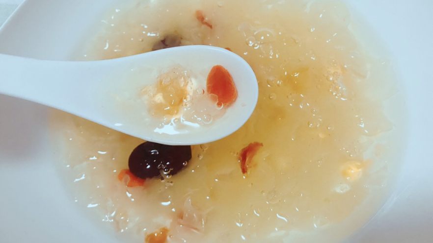 桃胶红枣银耳羹 ♥︎