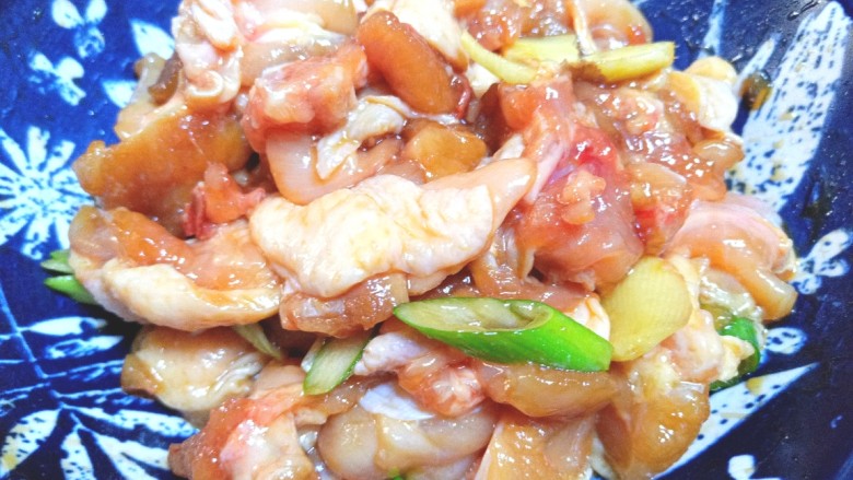 辣子鸡,搅拌均匀,腌制10分钟