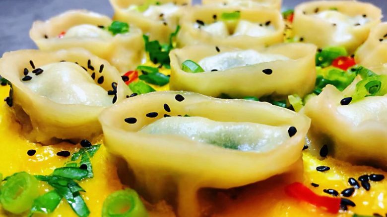元宝饺卧蛋,元宝饺子味道鲜美好吃😋极了