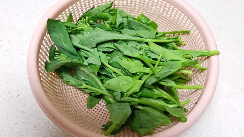 猪肉甜玉米馅抄手,时蔬清洗干净