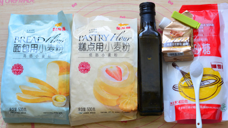 奥尔良鸡腿披萨,准备好披萨皮的所有材料