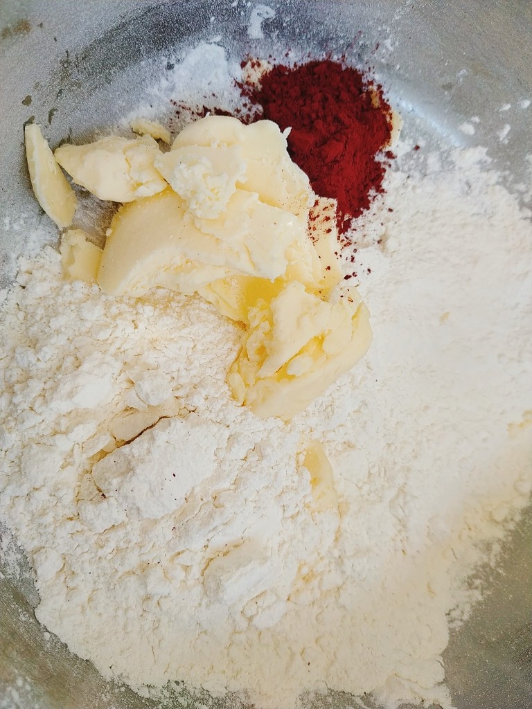 桃花酥,把材料B油酥皮的所有材料混合均匀;