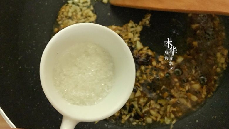 蒜蓉蚝油生菜,加糖。