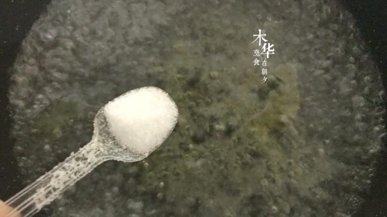 蒜蓉蚝油生菜,加点盐。