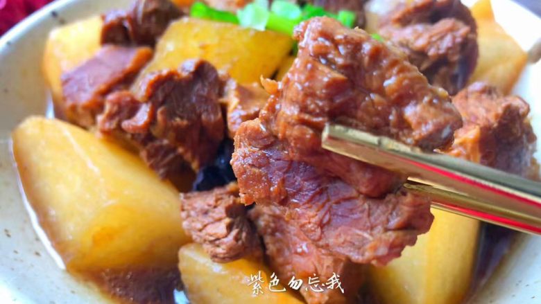 萝卜烧牛腩,美味的牛腩炖萝卜做好了,超美味。