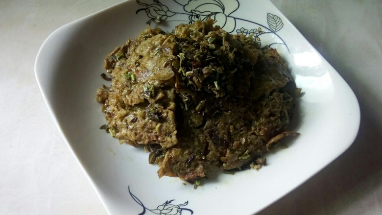 #春食集# 鹅蛋炒香椿,装盘。