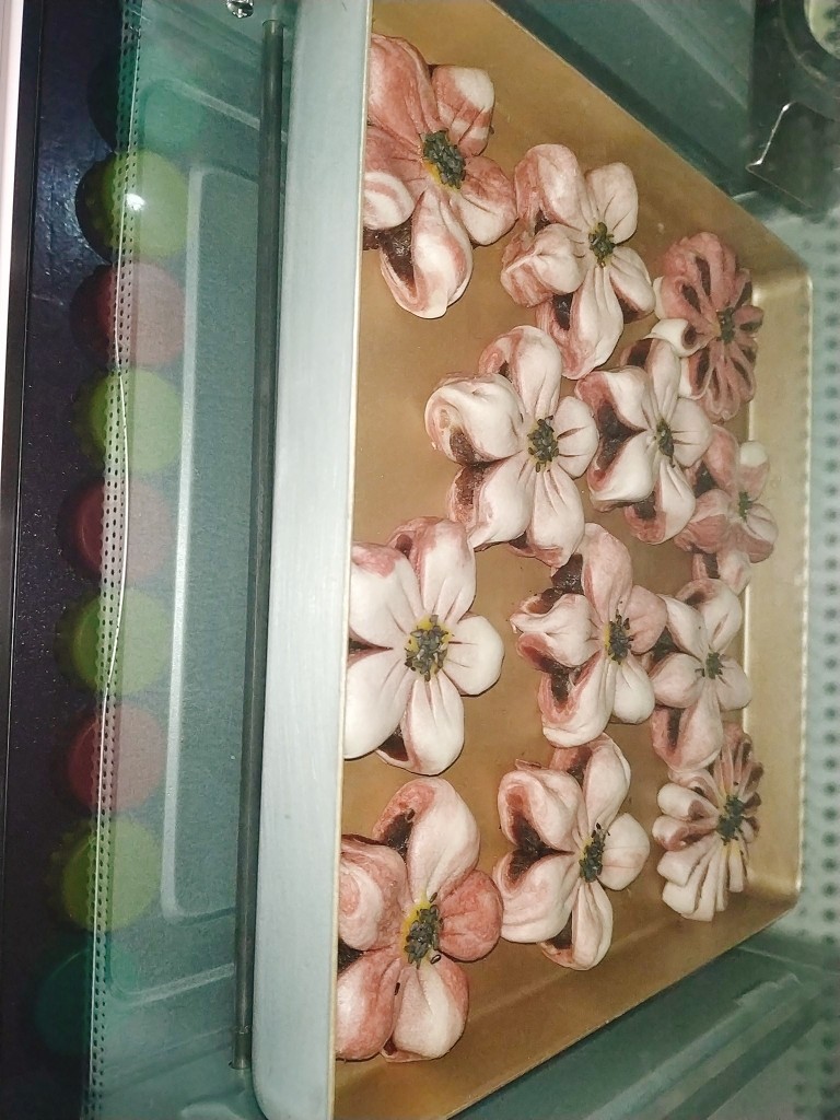 桃花酥,这是烘烤中途,不用盖锡纸;