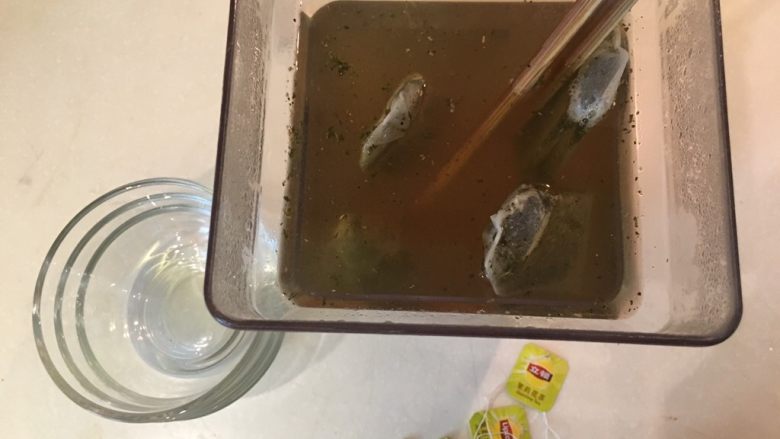 茉莉春鸡,泡好卤汁放凉使用!