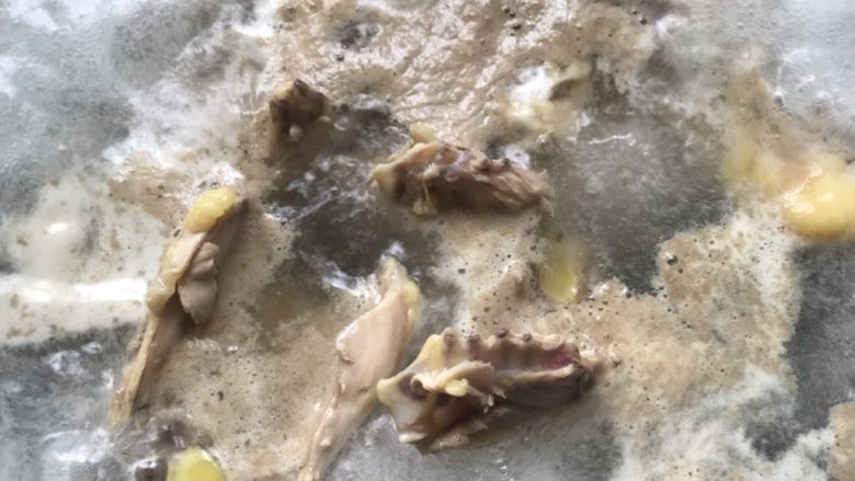 芥菜沙白汤,大火沸腾后煮4分钟,这样能有效去出腥味。