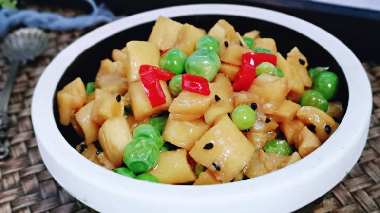 豌豆炒萝卜干,炎热的夏天让你胃口大开~