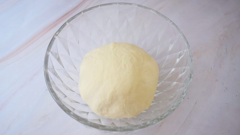 自制健康油条,取出揉圆放在温暖处发酵至两倍大左右