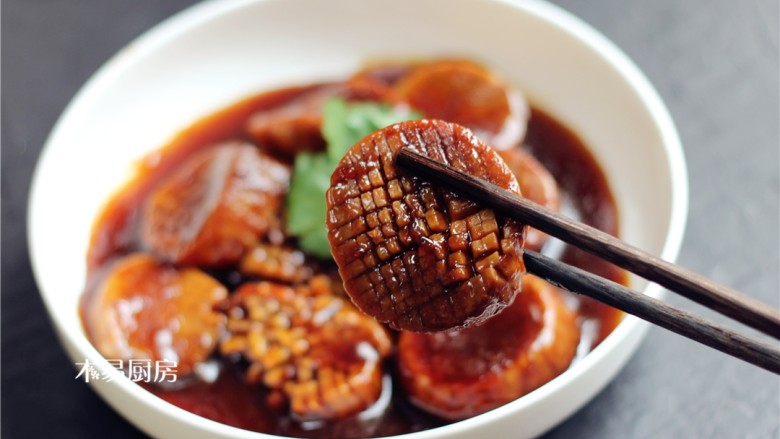 蚝油杏鲍菇,这道菜非常时候喜欢素食的朋友们,即使用来宴客,也不会输面子哦。
