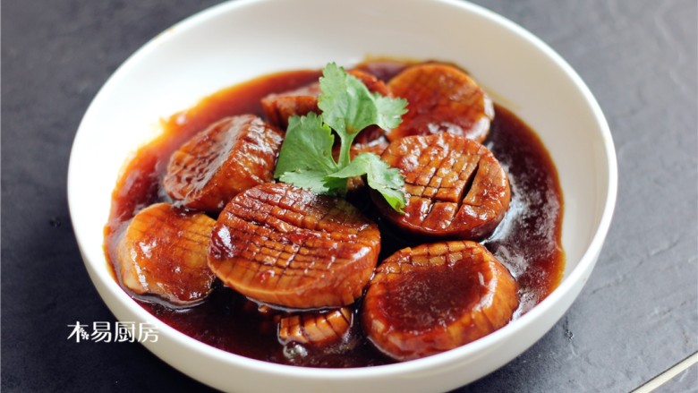 蚝油杏鲍菇,味道真是太赞了,吃起来就像是吃肉,但这是一道非常地道的素菜。