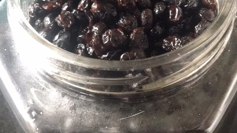 秘制豆豉,放入玻璃瓶,无需冷藏。