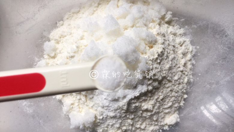 蔓越莓马芬 简单到极致的小白蛋糕,再加入盐,混合均匀。