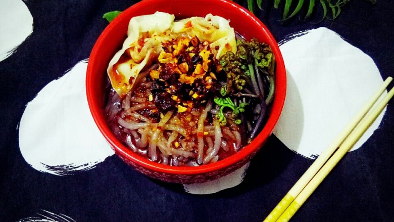 #春食集# 蕨菜云吞香辣粉,飘香美食