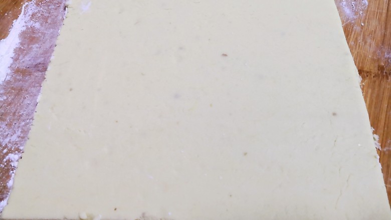 东北老式大饼干,擀成大片。