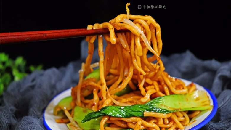 酱油炒面, 炒法简单、美味可口,几元钱就能吃撑。