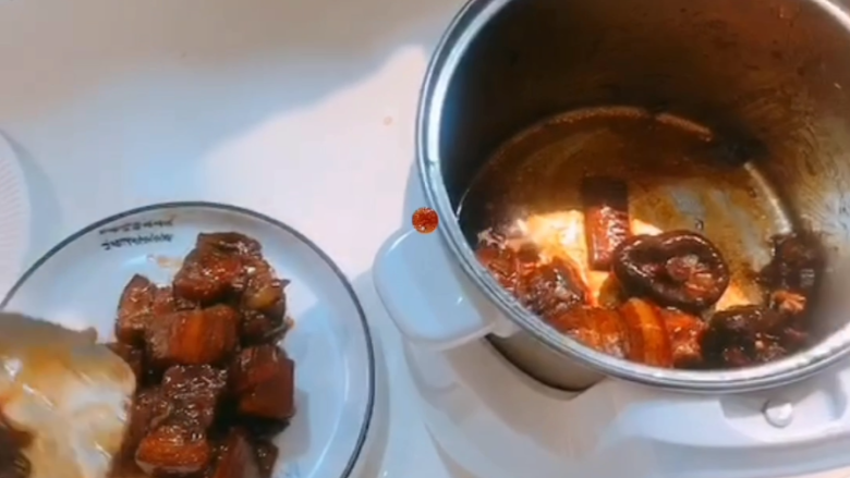 红烧肉,盛盘~