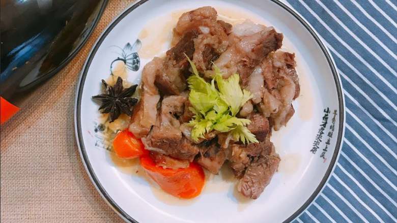 蔬菜牛肉,这种做法能很好地吃出牛肉的本味和蔬菜的味道,不仅美味而且营养搭配均衡,是一道非常健康的菜,快来试试吧~