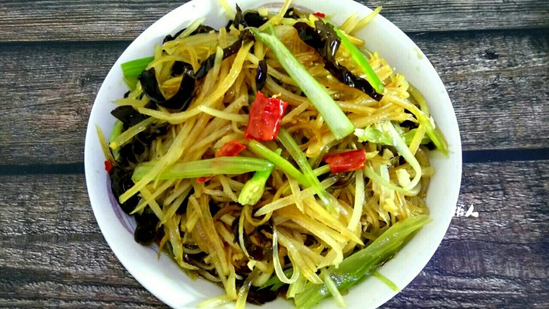 凉拌三丝,搅拌后的成品图