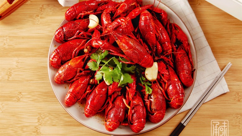 奉上这份经典，十三香<span style="color:red">小龙</span><span style="color:red">虾</span>