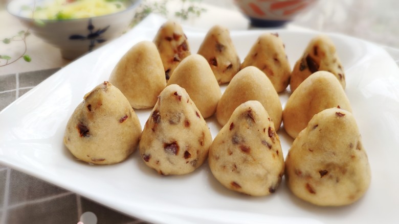 糙米窝头(原味&枣香),两种口味的糙米窝头,特别的健康营养。