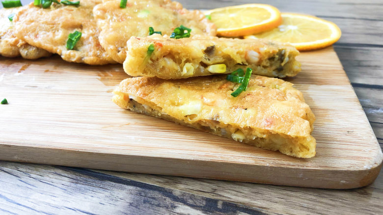 用平底锅就能做出营养早餐：蔬菜虾仁煎饼