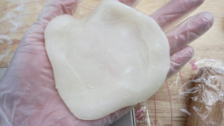 一口软糯奥利奥雪媚娘,擀开