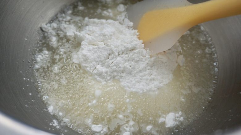 一口软糯奥利奥雪媚娘,倒入雪媚娘粉中