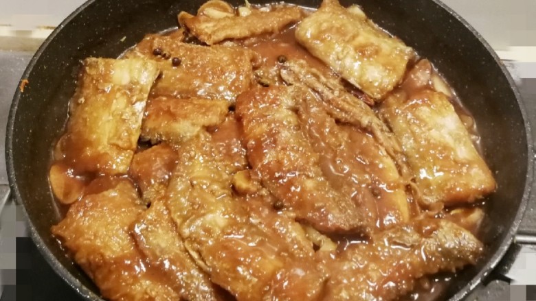 红烧蒜香带鱼,大火收汁 关火