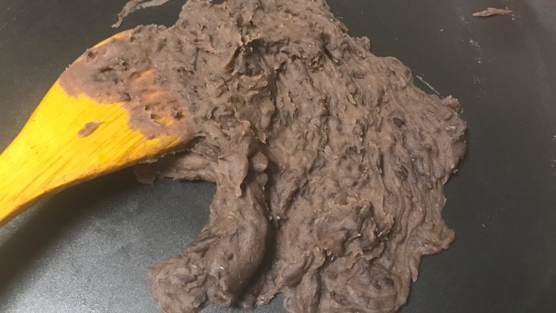 三合面粗粮豆包用,如果水份不多就可以直接做馅,水份多的话放在不粘锅炒干。